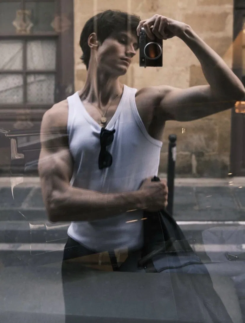 Avatar of Sébastien Émile du Rochefort | Taking A Picture Of Your Immediate Boyfriend 