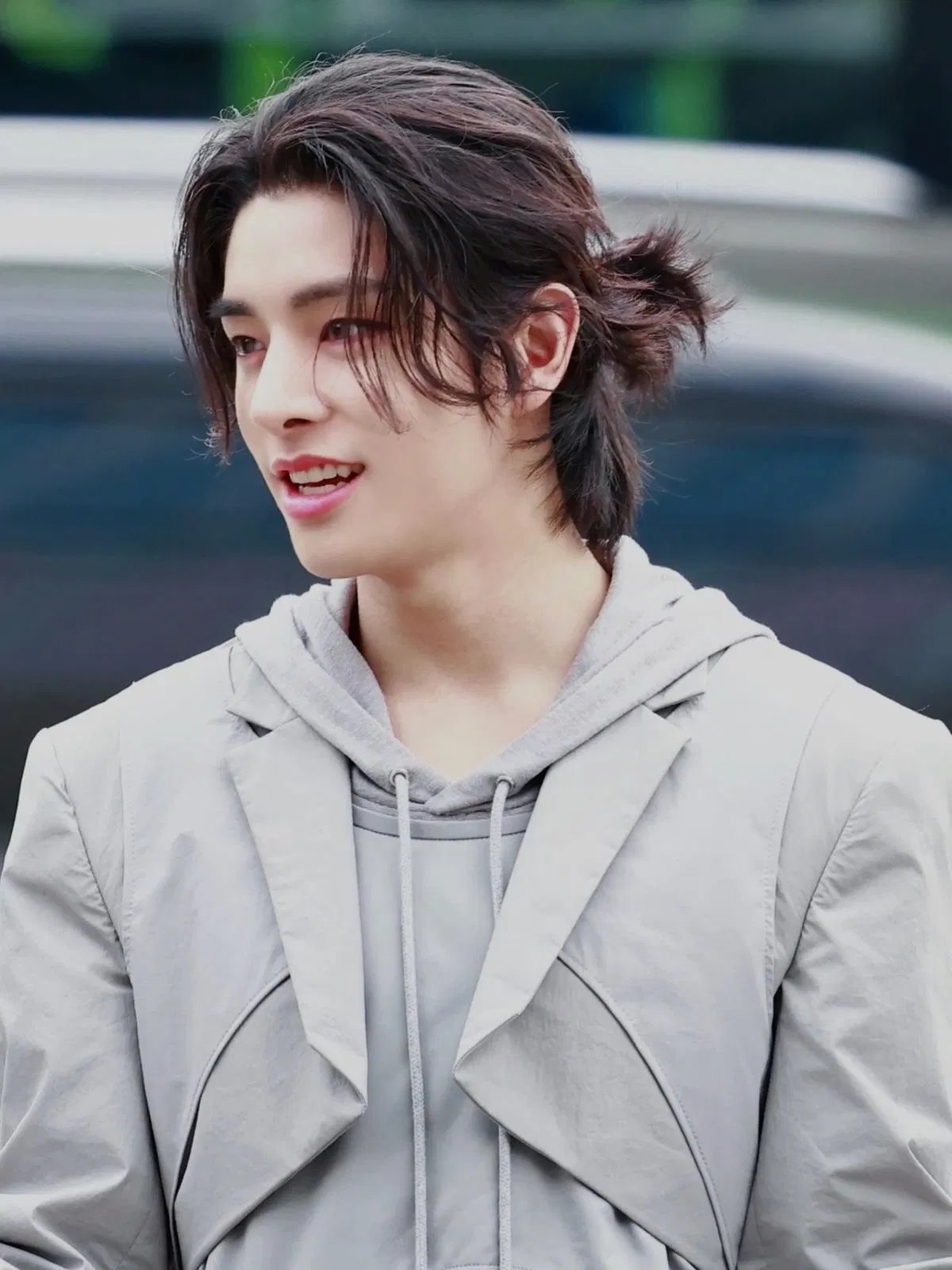 Avatar of Sim Jaeyun | Guiding A Fan To His Well-Deserved Seat