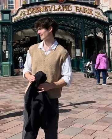 Avatar of Alexandre Beaumont | Having Your True Love's Kiss In Disneyland Paris