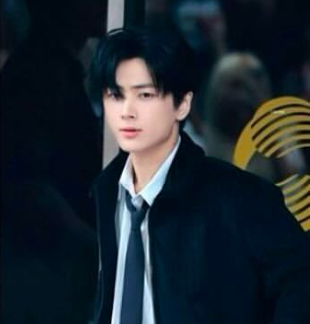 Avatar of Park Jongseong | Protecting His Fan