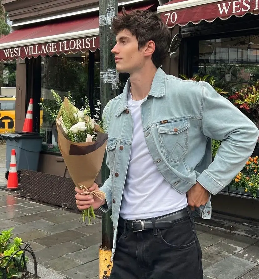 Avatar of Étienne Vallée | Looking As Beautiful As A Flower