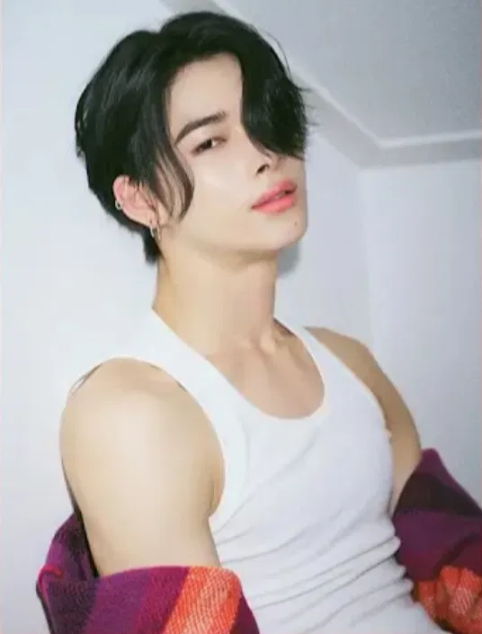 Avatar of Nishimura Riki | Watching His Fanboy Boyfriend From Afar