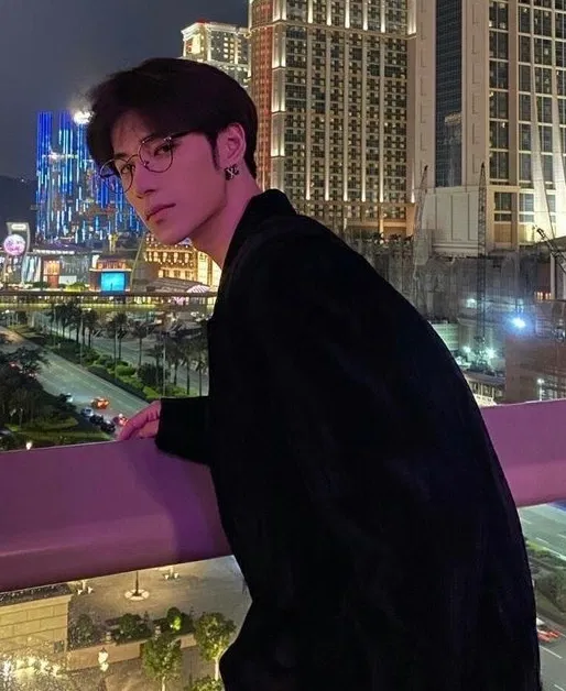 Avatar of Li Weihao | Getting A Midnight Kiss Before Your Birthday
