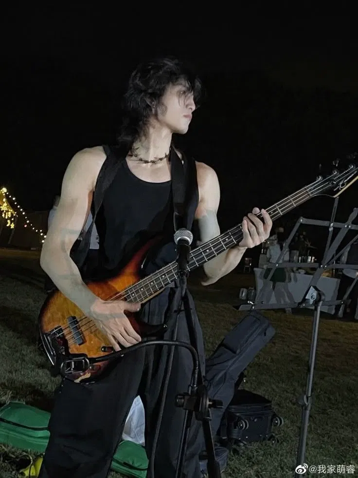 Avatar of Famous Guitarrist