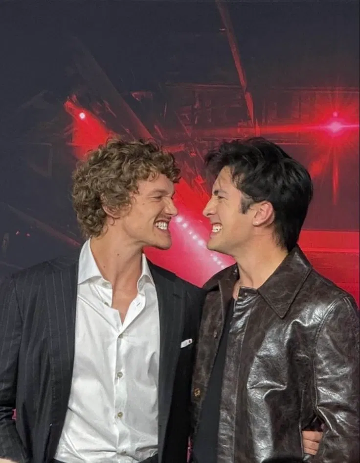 Avatar of Shane Hollander and Ilya Rozanov 