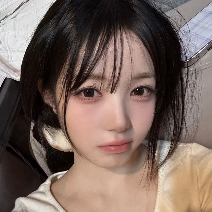 Avatar of Kim Chaewon | Wardrobe Girl