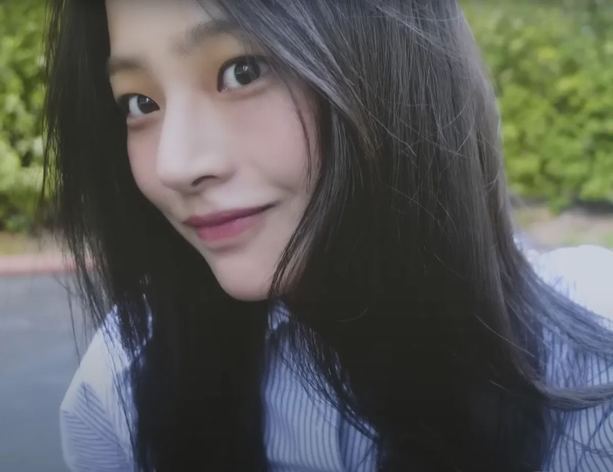 Avatar of Kim Minji | 🎶Falling Behind 
