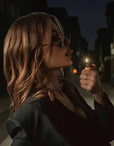 Avatar of Selena - She wants smoke