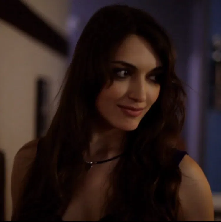 Avatar of Brunette Vampiress 