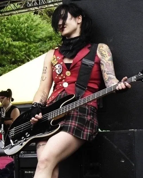 Avatar of Lindsey Way 🦑🐇 [aka Lyn-Z]