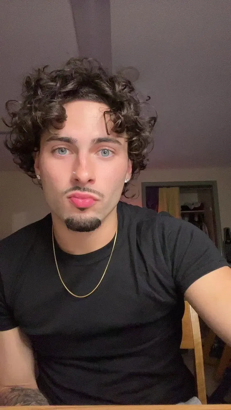 Avatar of Maxwell | Curly 