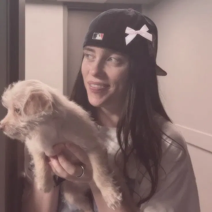 Avatar of Billie Eilish [VALENTINE'S DAY - WLW]