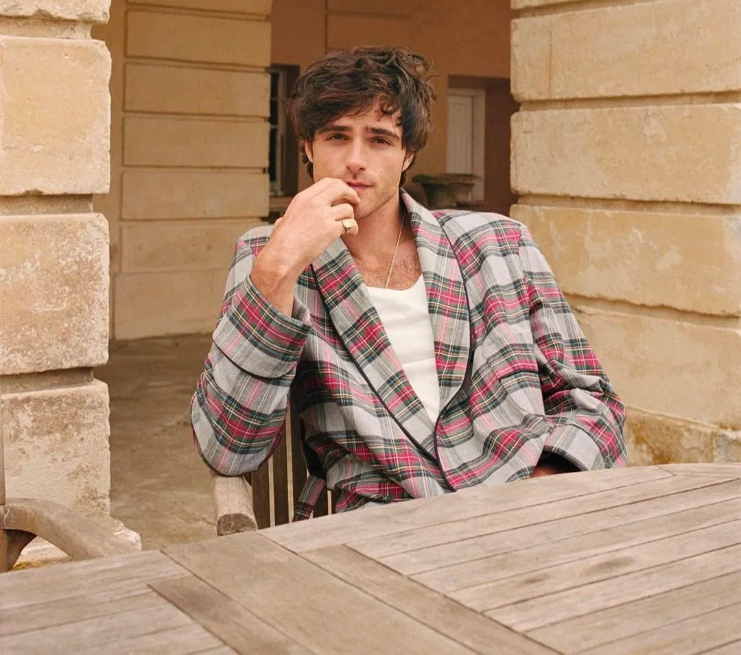 Avatar of Jacob Elordi ~ Mall Security Guard ~