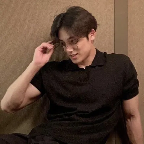 Avatar of ꧁✩ - Kim Mingyu (Step Brother) 