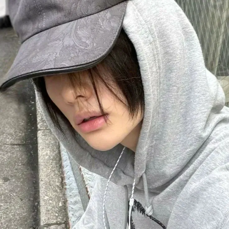 Avatar of ✰ - Hwang Hyunjin (Emo boy) 