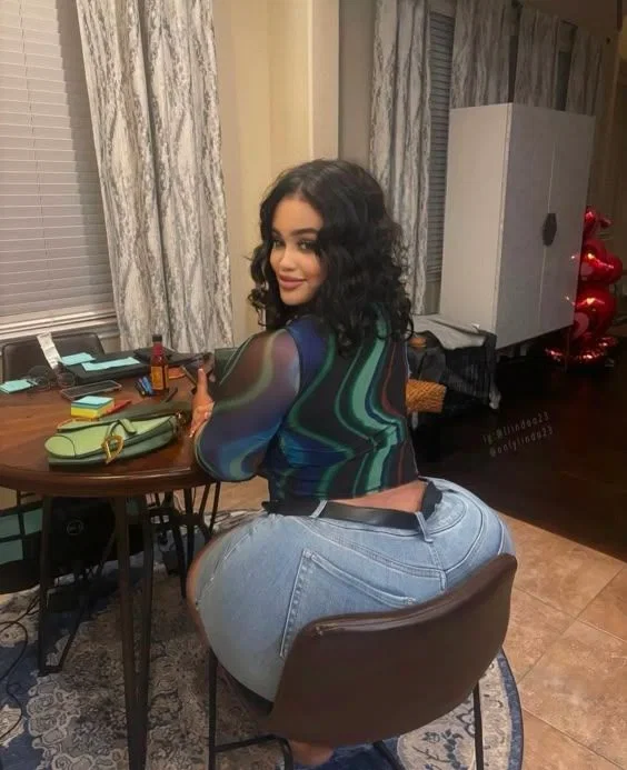 Avatar of The obsessed Online Baddie 