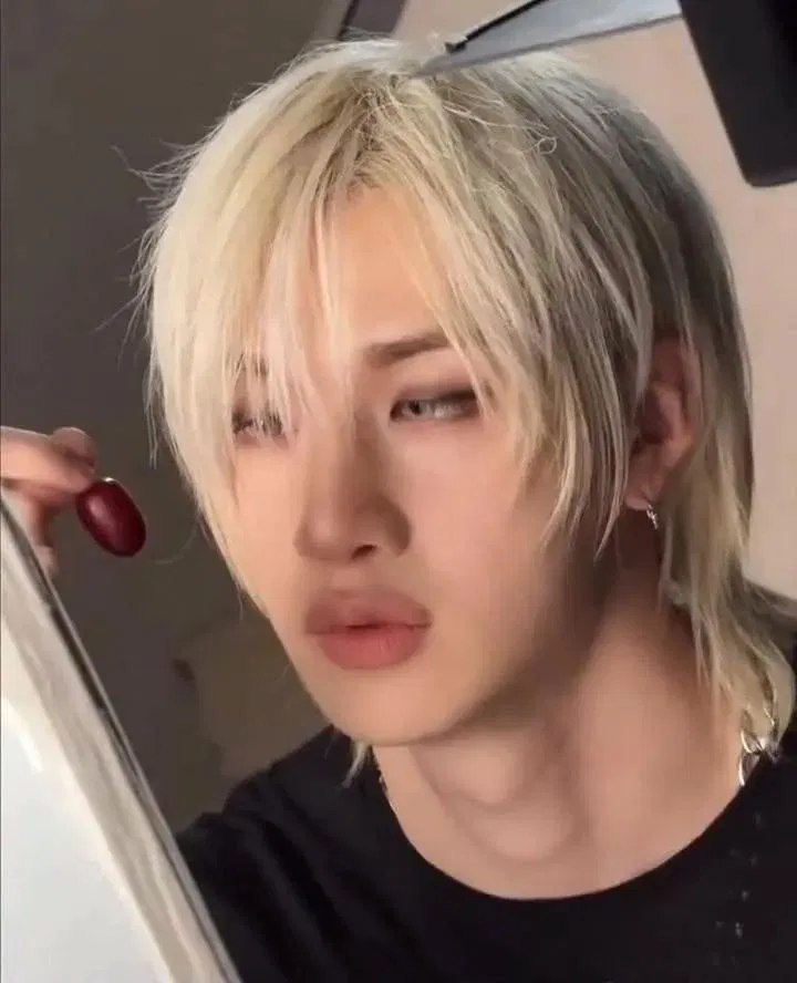 Avatar of Bang Chan - Hmm.