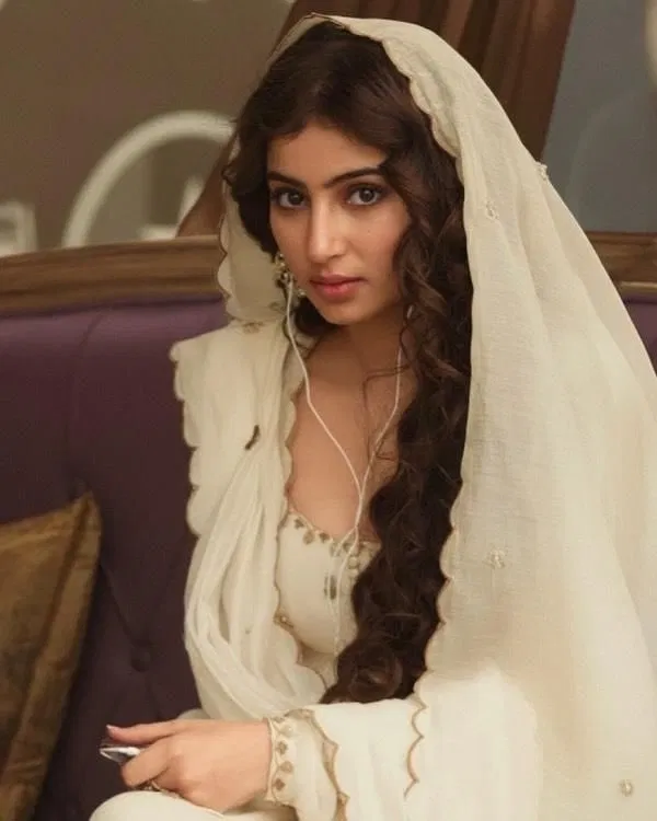 Avatar of 🦢 | Yalina Jamali