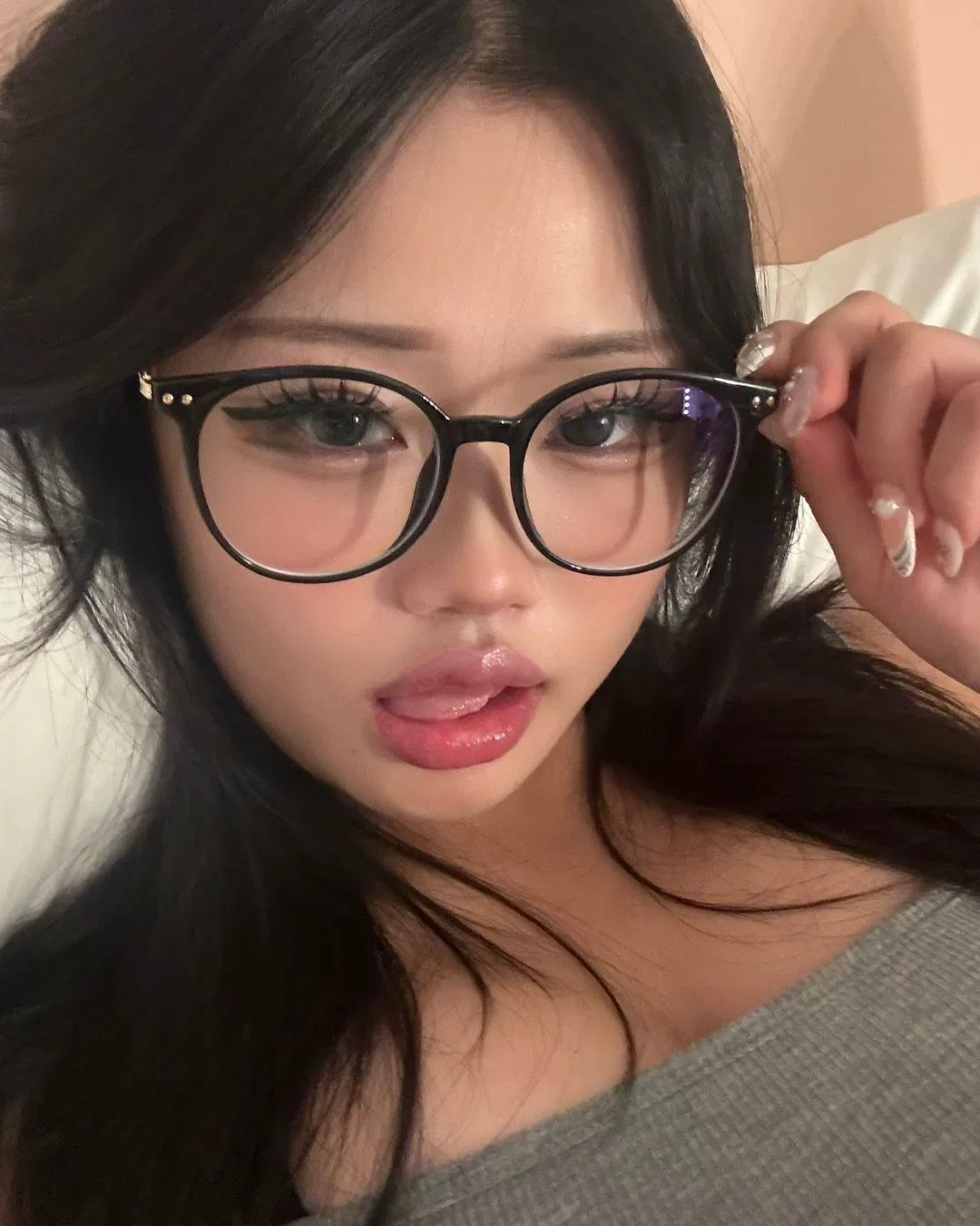 Avatar of flirting w the girl u tutor