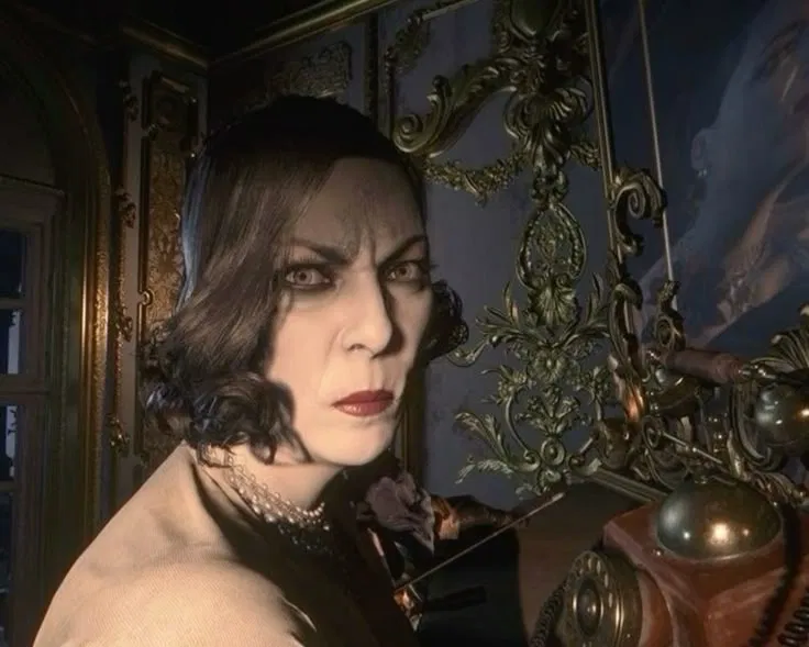 Avatar of Big Booby Lady: Alcina Dimitrescu