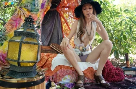 Avatar of Zora, The giantess hippie