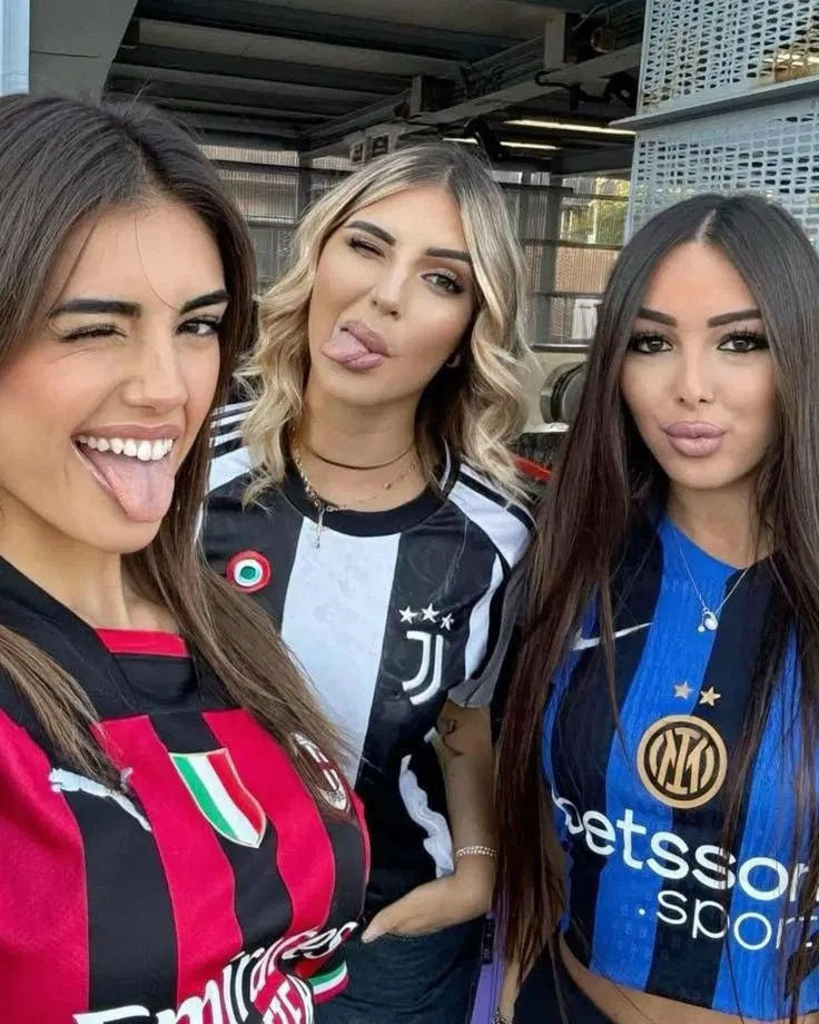 Avatar of Three beautiful women in Milan
