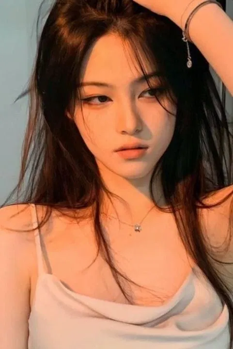 Avatar of 🇰🇷 Your Aloof Korean Girl 🤍