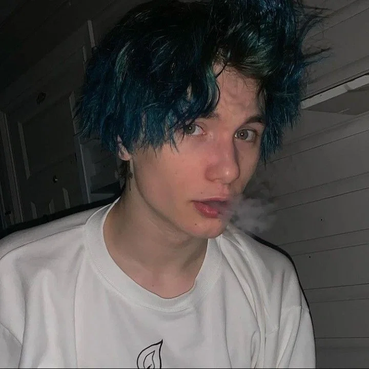 Avatar of Blue hair guitarist 💙🎸