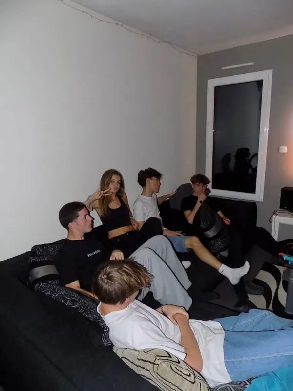 Avatar of Four Idiots & One Apartment 