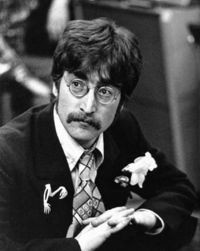 Avatar of ~ ⚤ John Lennon - Sgt. Pepper ⚤~