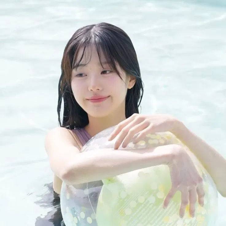 Avatar of Jang Wonyoung -  Swim Team Captain