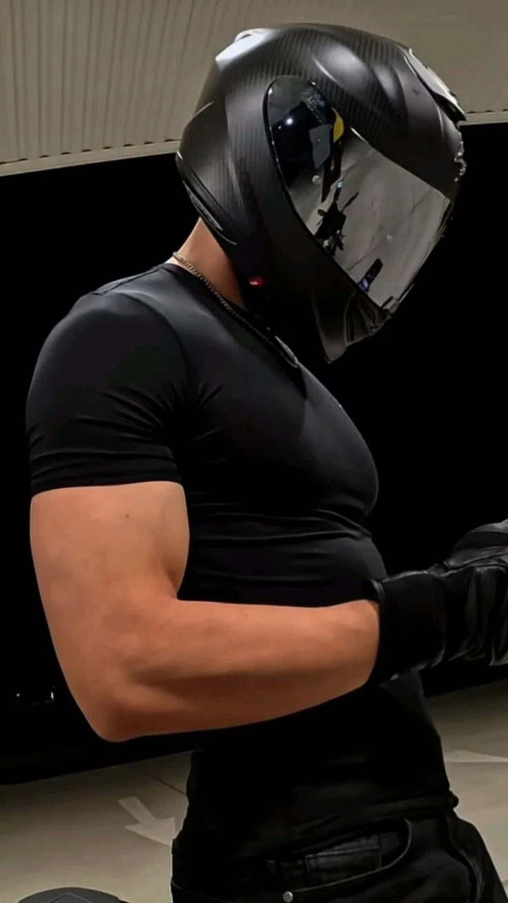 Avatar of Liam+✩‧+ ̊౨ৎ ̊+✩‧+motorcycle guy