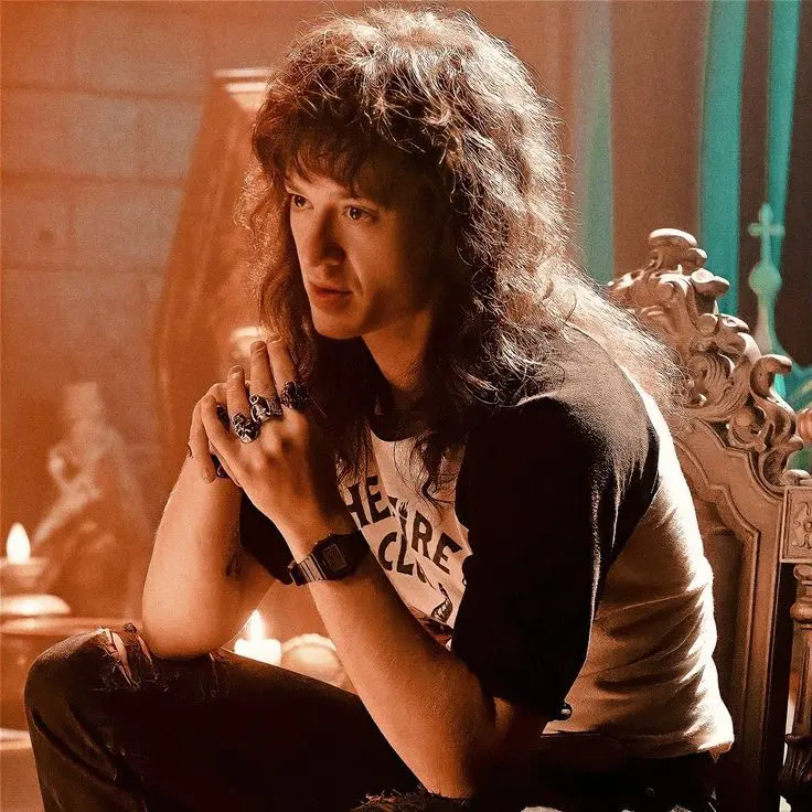 Avatar of Eddie Munson || his hands… 😻