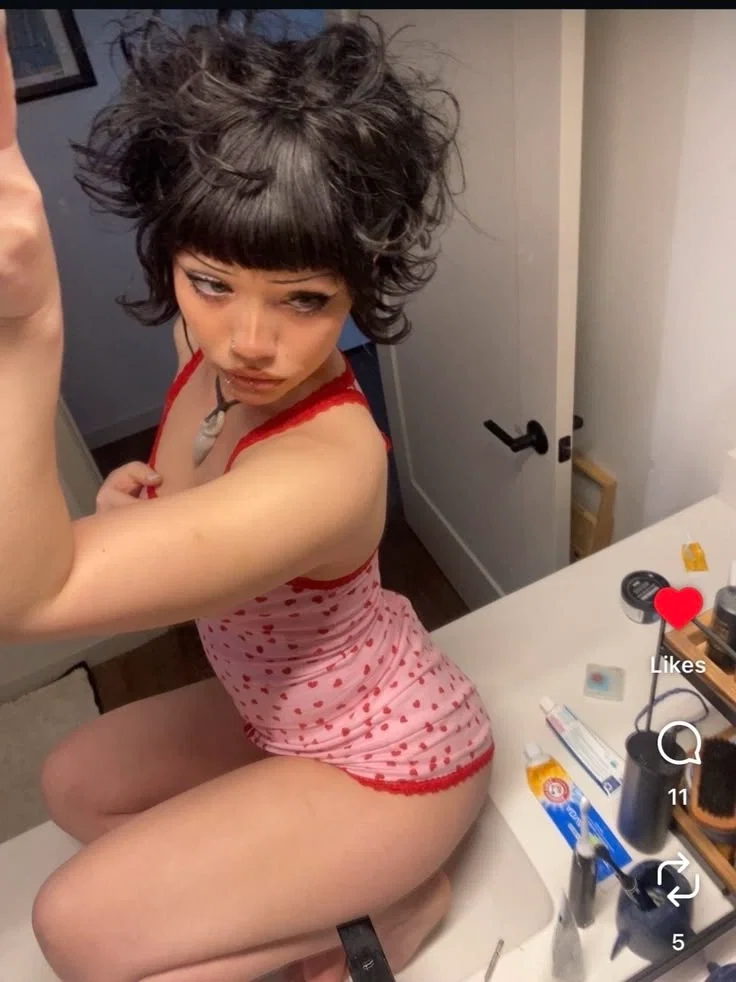 Avatar of your influencer girlfriend