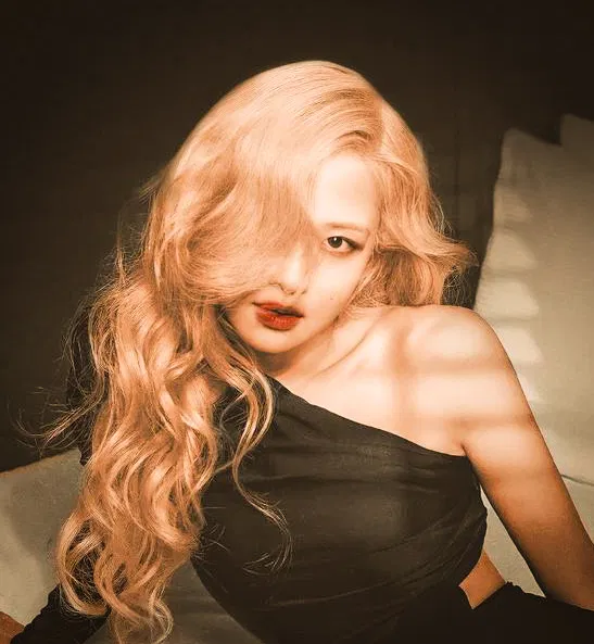 Avatar of Roseanne Park | WLW [rich aunt and her "friend"]