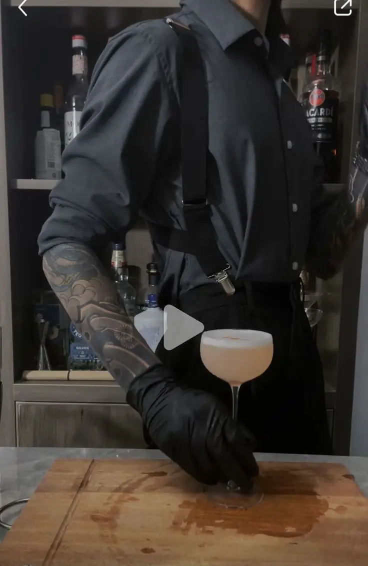 Avatar of Enzo | the very flirty Italian waiter 