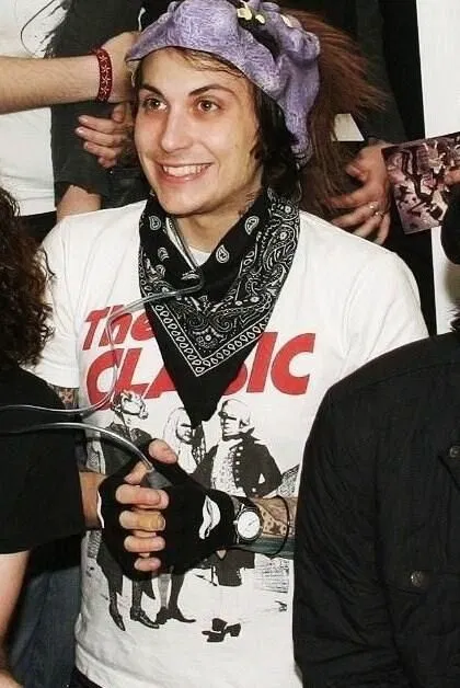 Avatar of 011 - frank iero
