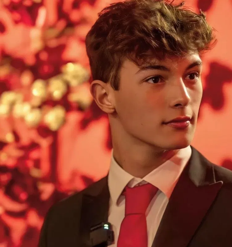 Avatar of Oliver Bearman // Christmas