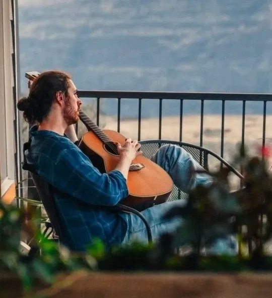 Avatar of ★ andrew hozier-byrne ; irl