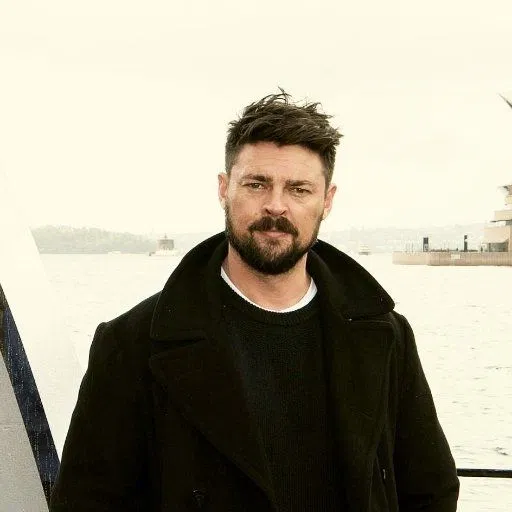 Avatar of Karl Urban | a personal paradise.