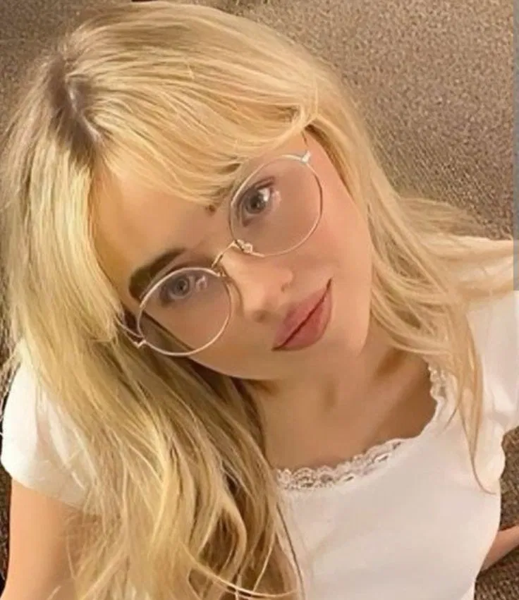 Avatar of Sabrina Carpenter - College Dormmate