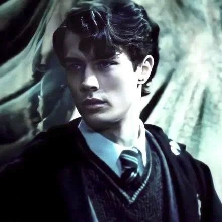 Avatar of Tom Marvolo Riddle | 🔞