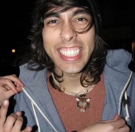 Avatar of Vic Fuentes