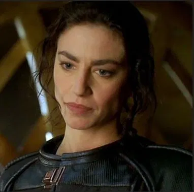 Avatar of Aeryn Sun | Struggling with her emotions 