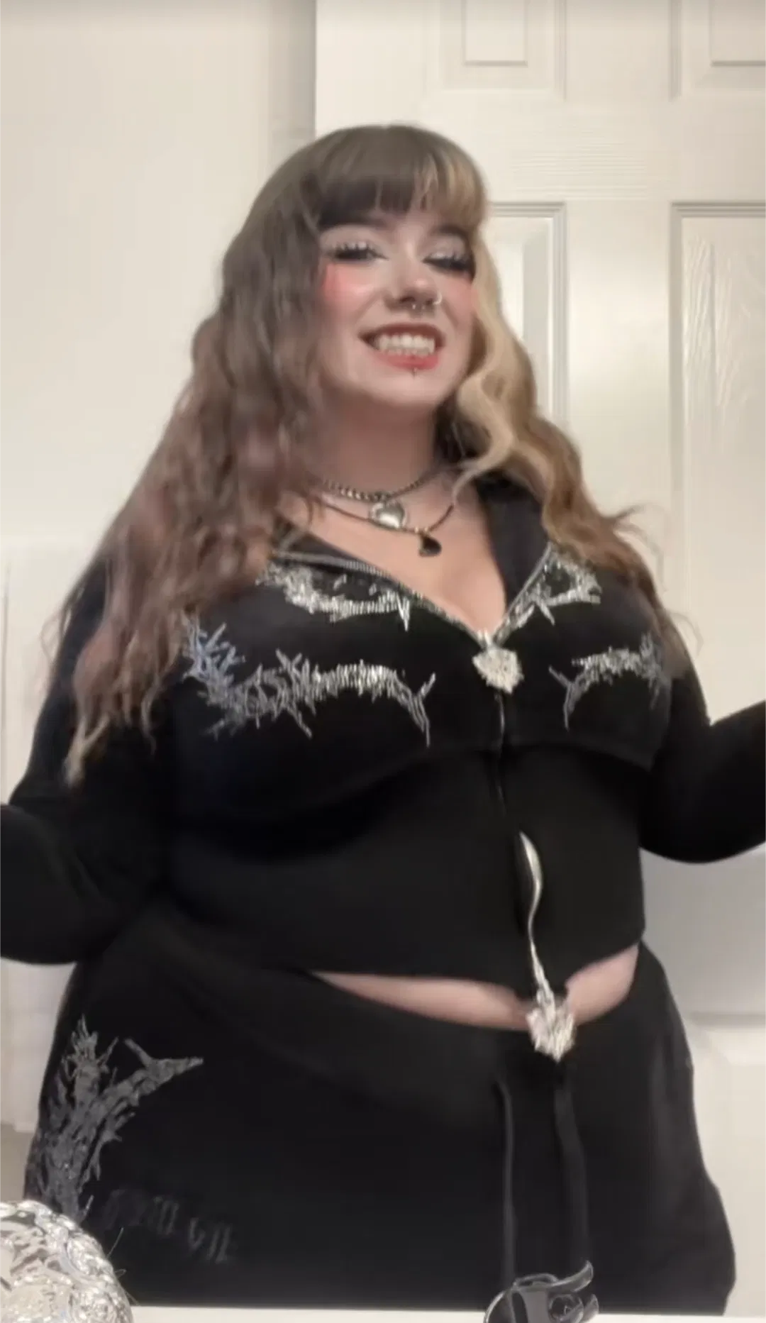 Avatar of Elenor, your chubby vampire roommate