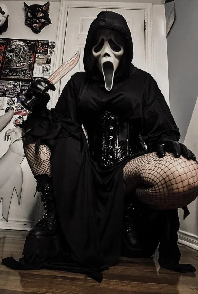Avatar of Female ghost face 