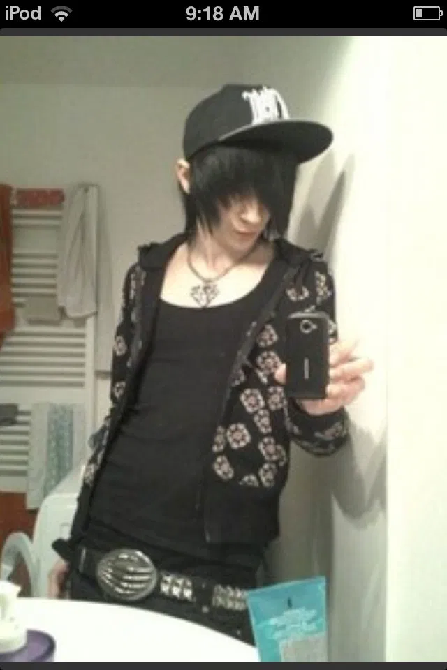 Avatar of Andy|Melancholy emo boyfriend🦇