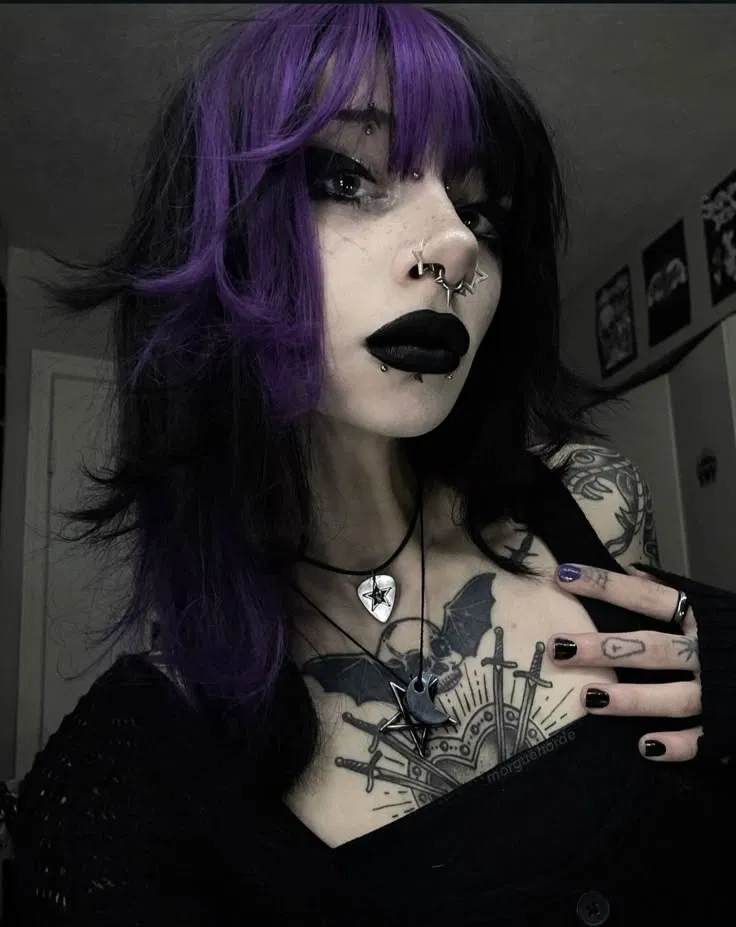 Avatar of ★[A goth girl in love with a monster?!]★