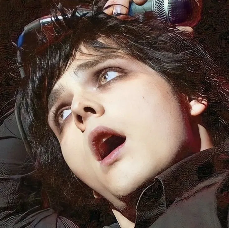 Avatar of 𓏼　　˘　gerard　way 　ꫂ ၴႅၴ𓈒