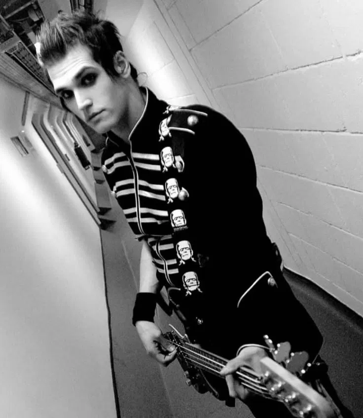 Avatar of 009 - mikey way (fpov!)